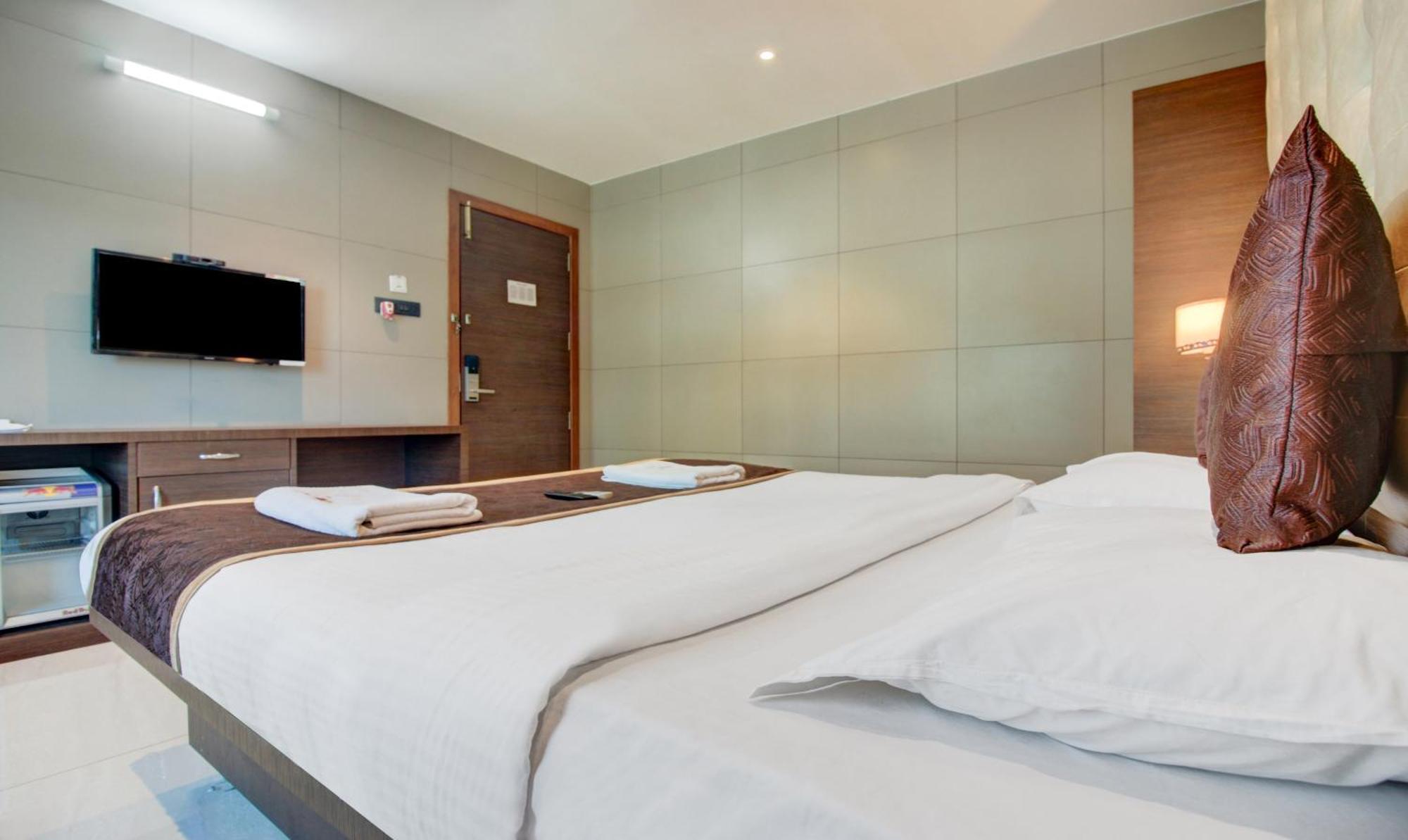 Hotel Leela Kalyān Exteriér fotografie